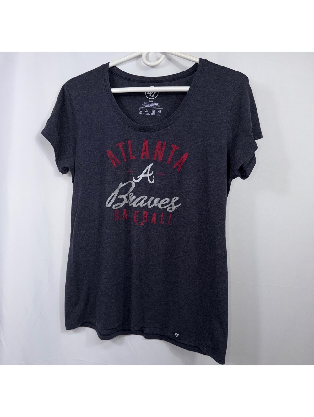 47 Atlanta Braves Women’s L Navy Graphic T-Shirt